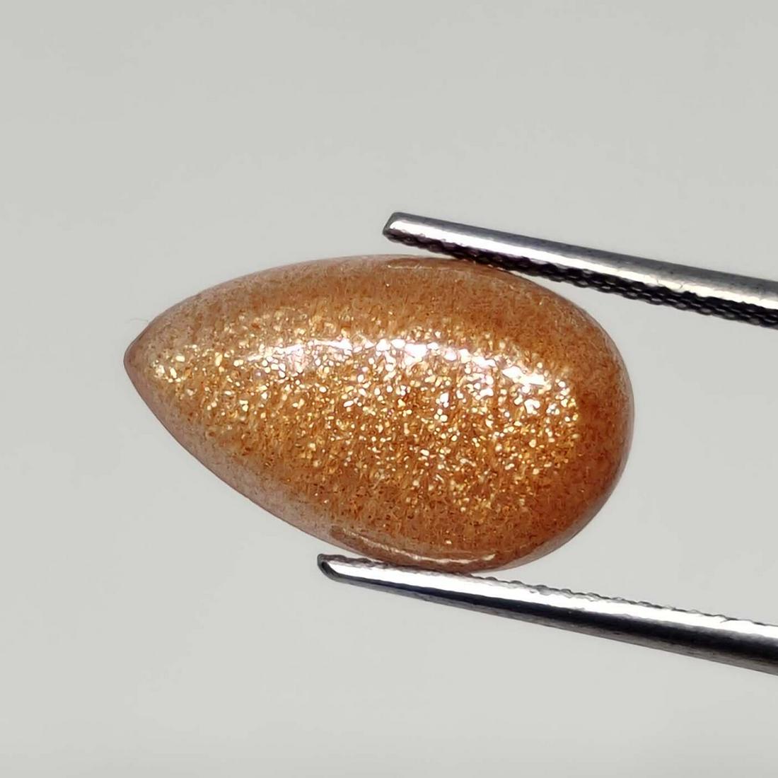 5.15 ct Natural Sunstone: No Reserve! Title: 5.15 ct Natural Sunstone Additional Information: Gemstones: Sunstone Carat Weights: 5.15 ct Size/Dimensions: 16 X 9 X 4 mm Materials & Techniques: Sunstone Weight Unit: Ct Shipping: