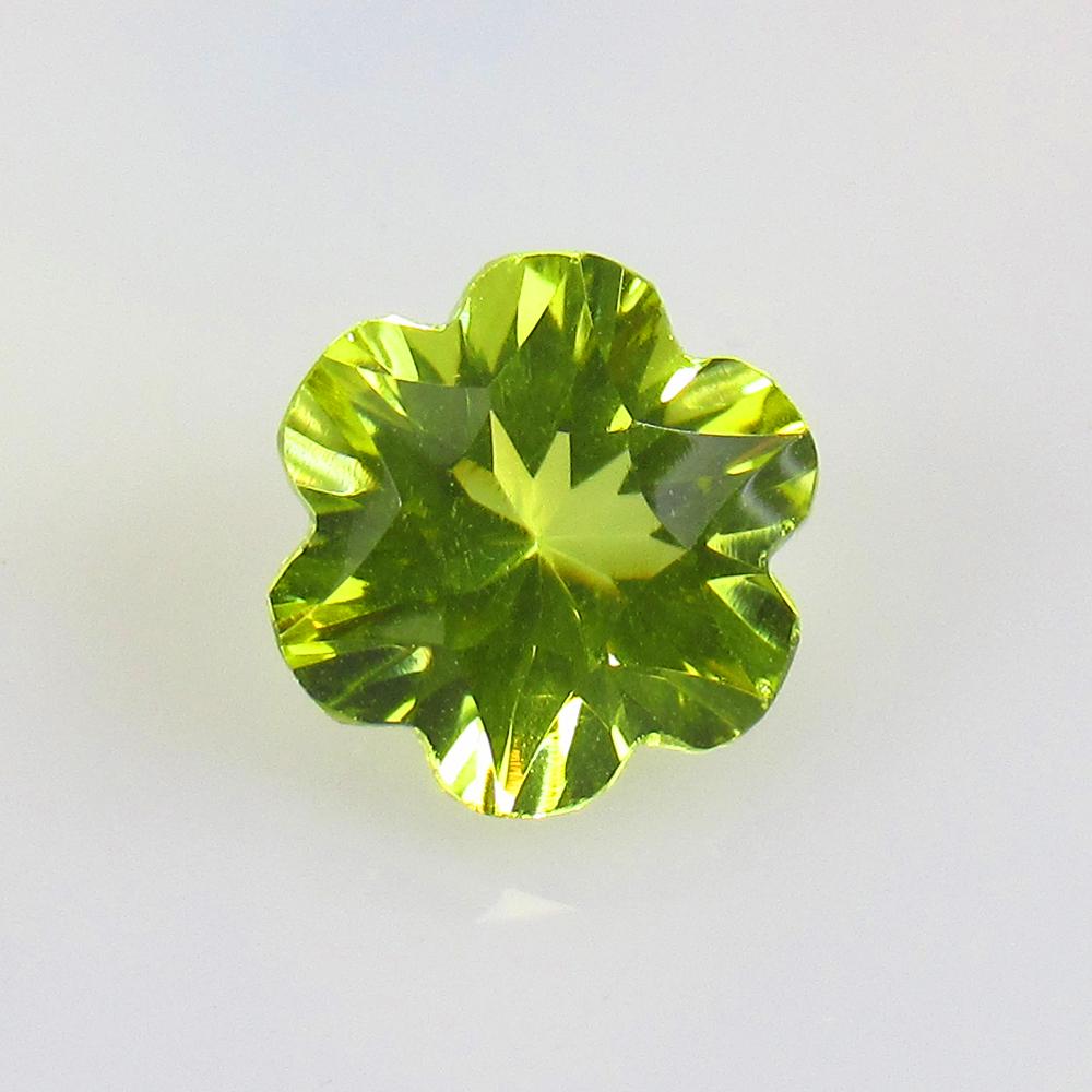 3.13 Ctw Natural Lemon Quartz Flower Cut: No Reserve! Title: 3.13 Ctw Natural Lemon Quartz Flower Cut Stone Clarity: VVS Gemstones: Natural Lemon Quartz Carat Weights: 3.13 Size/Dimensions: 10.00 x 9.60 x 6.60 mm Additional Information: Good 