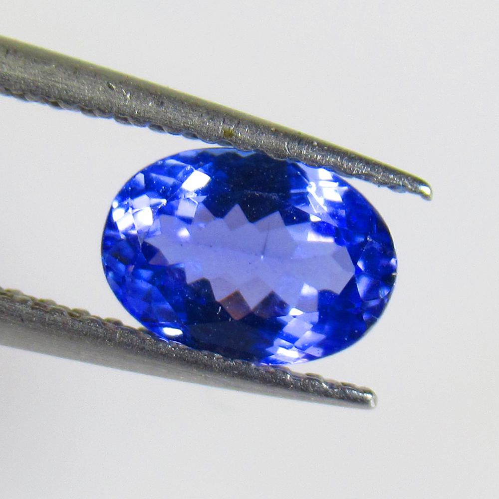 0.94 Ct Natural Tanzanite Oval Cut: No Reserve! Title: 0.94 Ct Natural Tanzanite Oval Cut Stone Clarity: VVS Gemstones: Natural Tanzanite Carat Weights: 0.94 Size/Dimensions: 7.20 x 5.20 x 3.10 mm Additional Information: Top Quality Lus