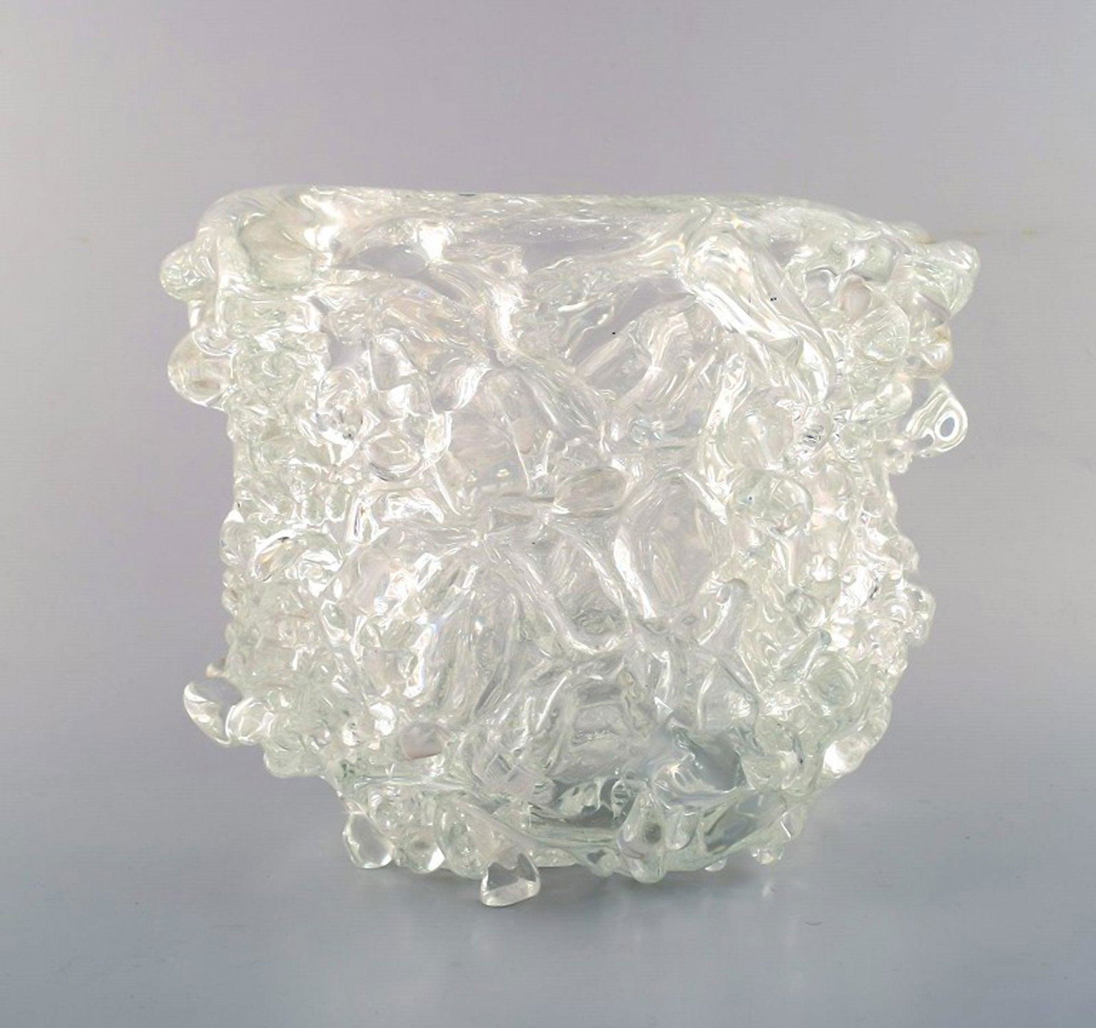 Per Lütken for Holmegaard (Denmark). Unique glass bowl in clear art glass. mid 20th century.: Per Lütken for Holmegaard (Denmark). Unique glass bowl in clear art glass. mid 20th century. In very good condition. Measures: 26 cm x 18.5 cm. Signed: HG86, 3452 Reserve: $525.00 Shipping: Domes