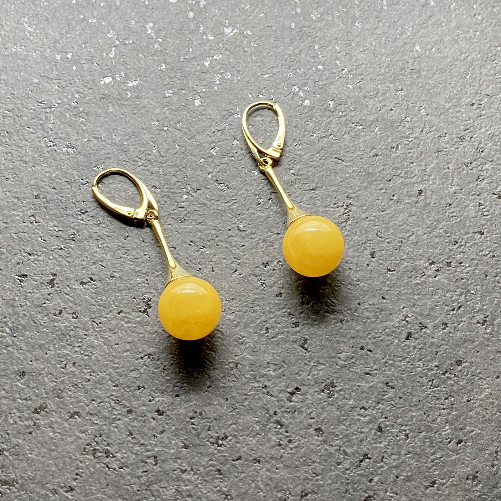 Grand Vintage Amber Earrings (1 of 9)