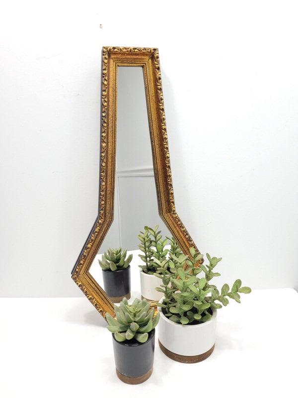 Vintage Gold Copper Gilt Wood Key Hole Unique Shape Wall Hanging Mirror Accent Unique Octagon Shape: Title: Vintage Gold Copper Gilt Wood Key Hole Unique Shape Wall Hanging Mirror Accent Unique Octagon Shape Description: Vintage from the 1950s Materials: wood, glass Description Vintage Gold Copper Gi