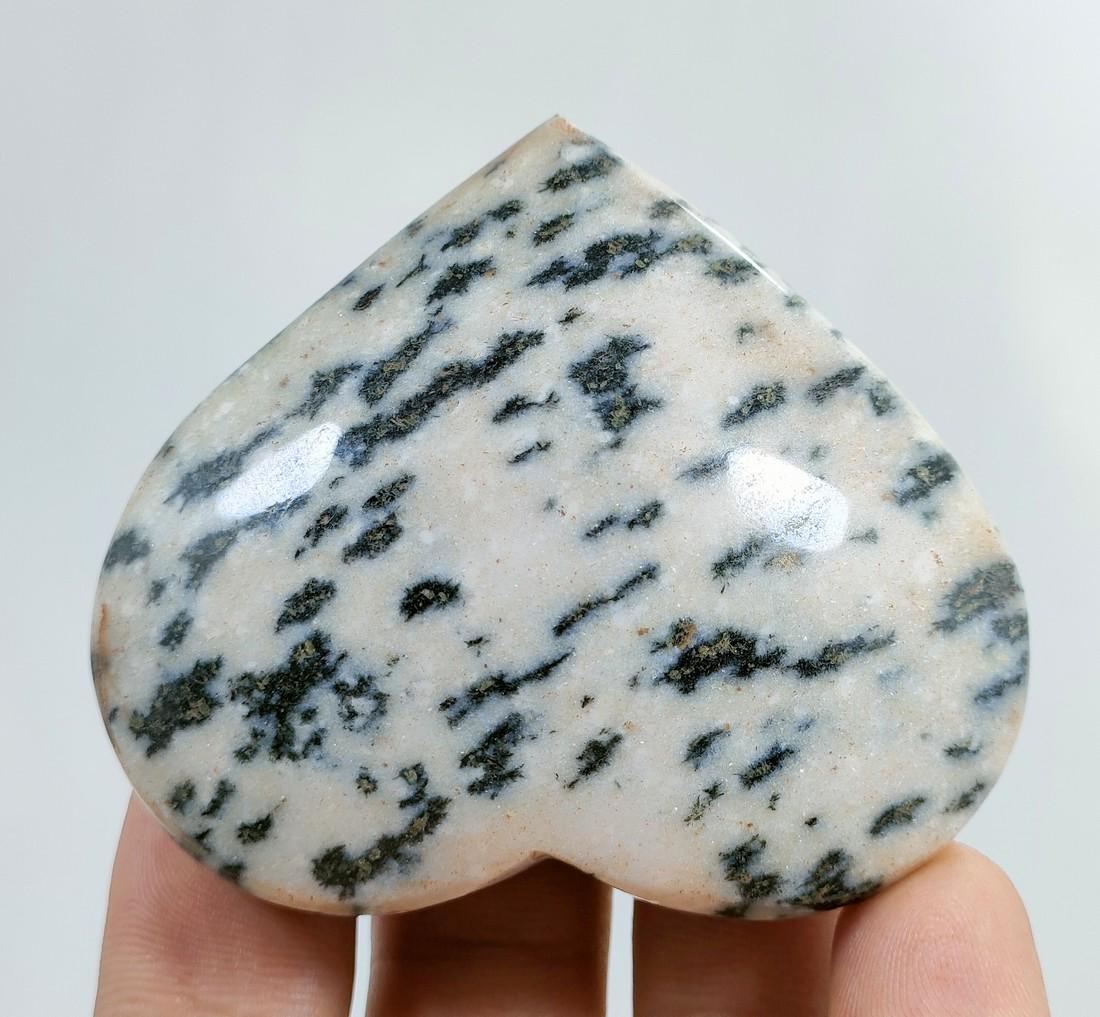 92 Gram Natural Zebra Jasper Healing Heart: Title: 92 Gram Natural Zebra Jasper Healing Heart Gemstone Type: Natural Carat Weights: 92 Gram Size/Dimensions: 61x52x24 mmOriginPakistan Reserve: $30.00 Shipping: Domestic: Flat-rate of $15.00 to an