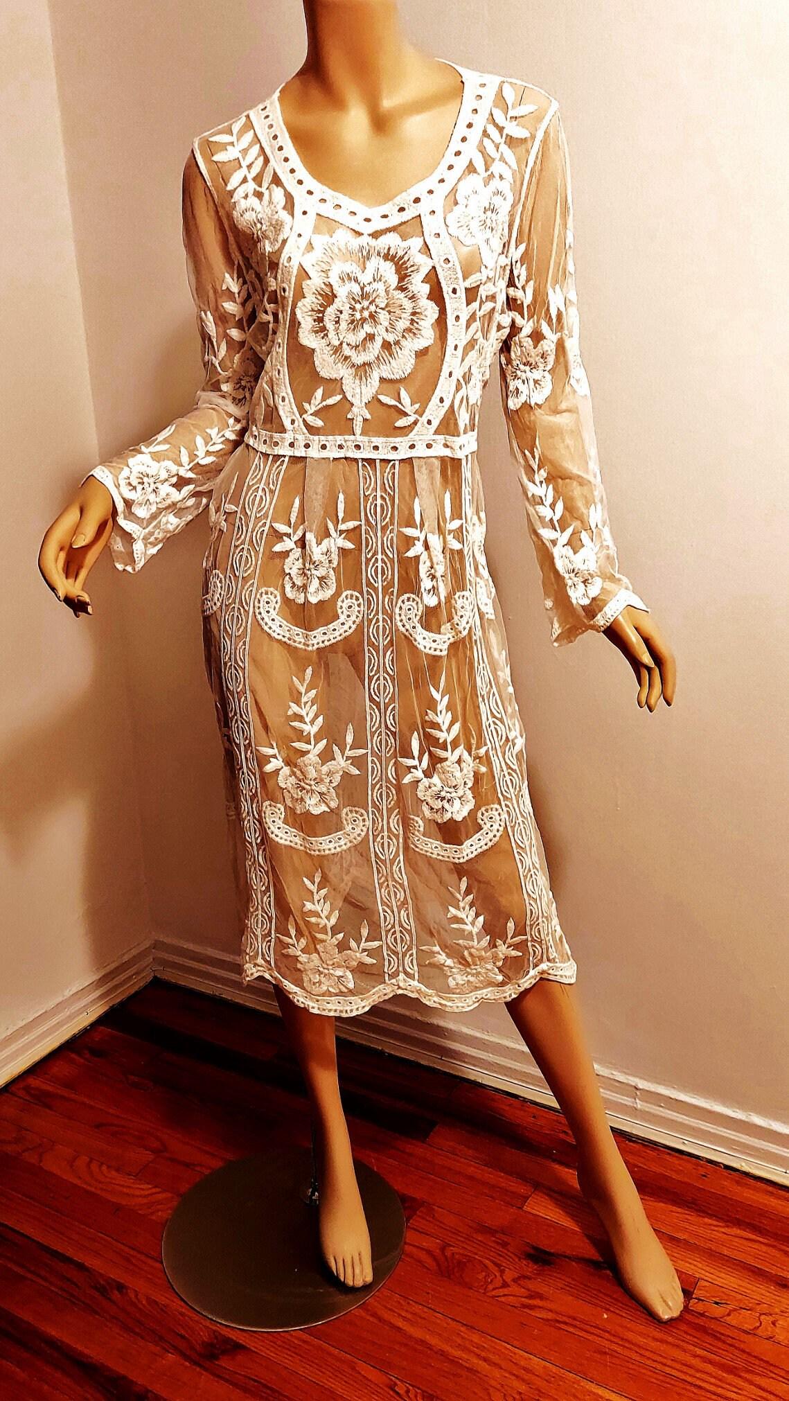 Vtg Layering on Tulle Embroidered dress Amazing Floral Embroidery: Vintage from the 1970s Materials: Tulle, Lace, Embroidery, Sheath dress, Layering Size: m us women's letter Description A Stunning Floral Embroidered on Tulle Dress. Victorian Style look. Incredibly f