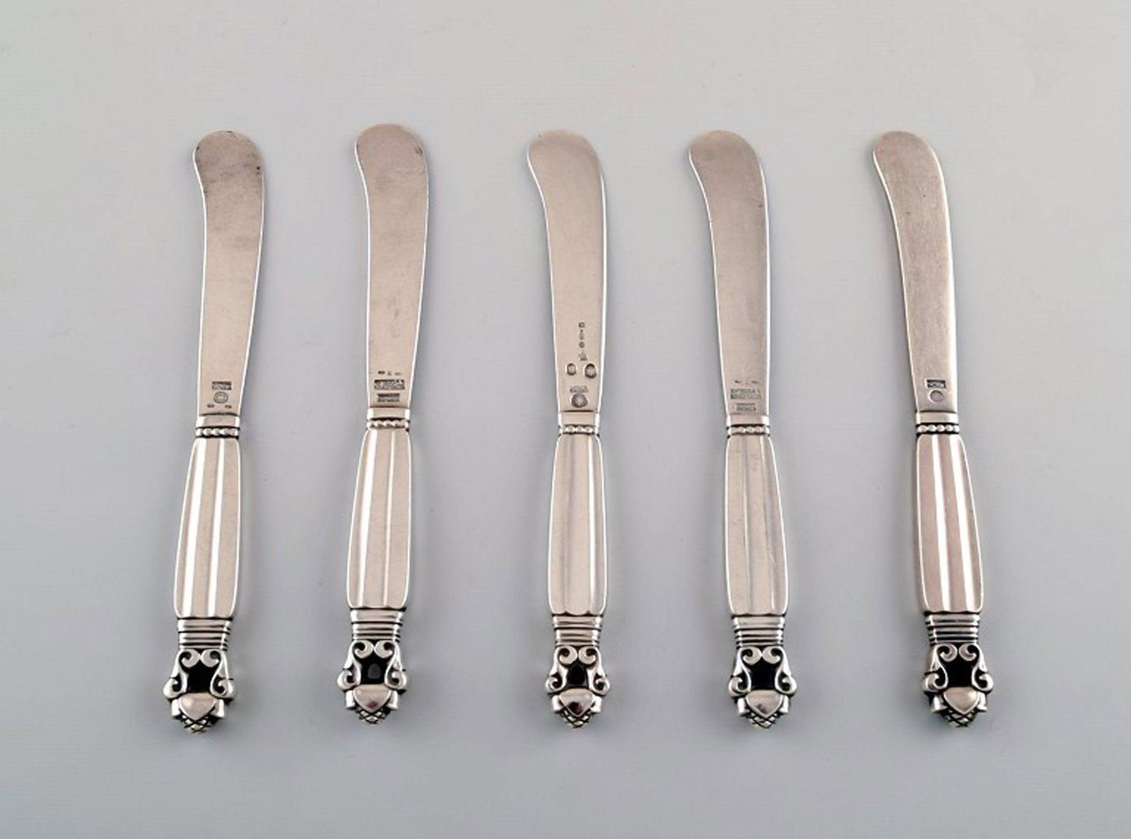 Georg Jensen "Acorn" butterknife all in sterling silver. 5 pieces in stock.: Title: Georg Jensen "Acorn" butterknife all in sterling silver. 5 pieces in stock. Description: Georg Jensen "Acorn" butterknife all in sterling silver. 5 pieces in stock. Designer: Johan Rohde. Lengt