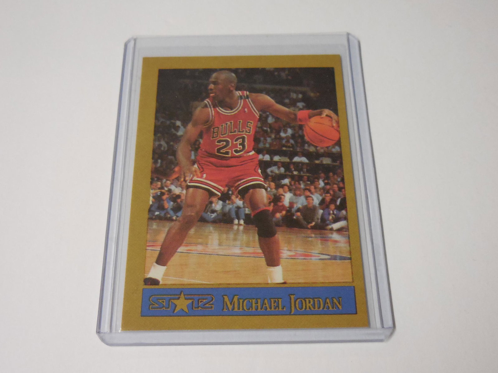 1990-91 STAR MICHAEL JORDAN GOLD: 1990-91 STAR MICHAEL JORDAN GOLD BORDER CHICAGO BULLS THIS IS A WONDERFUL CARD FOR ANY COLLECTOR! PLEASE VIEW THE PHOTO(S) TO HELP DETERMINE THE CONDITION OF THIS ITEM BUT I DO MY BEST TO LIST AN APPR
