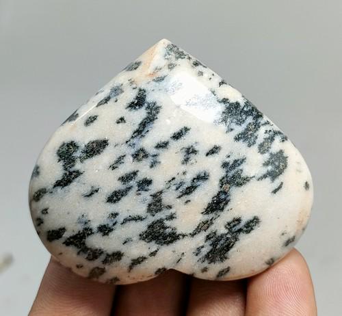 401 Carats Beautiful Natural Zebra Jasper Healing Heart: Title: 401 Carats Beautiful Natural Zebra Jasper Healing Heart Gemstone Type: Natural Carat Weights: 401 Carats Size/Dimensions: 56x50x20 mm Origin: Pakistan Reserve: $20.00 Shipping: Domestic: Flat-r