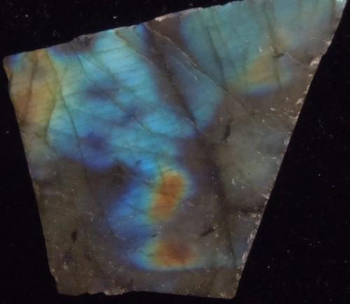 21.68 GRAM IRIDESCENT LABRADORITE: Title: 21.68 GRAM IRIDESCENT LABRADORITE Origin: Ampanihy, Atsimo- Andrefana, Madagascar Size: 3.5x3x1 cm / 21.68 gram Description: iridescent, multicolor & translucent labradorite Reserve: $11.00 Shi
