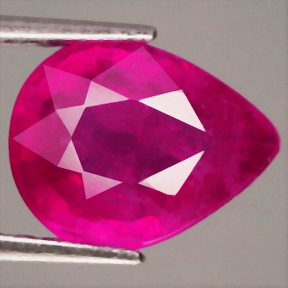 2,86 cts Natural Pear Pink Red Ruby (1 of 3)