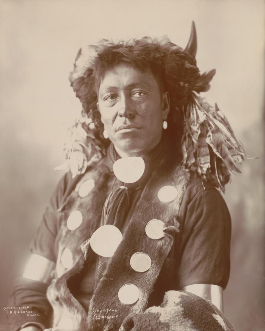 1913_CLOUD MAN – ASSISABOINE, IN BUFFALO HORNS HEADDRESS: Title: 1913_CLOUD MAN – ASSISABOINE, IN BUFFALO HORNS HEADDRESS Artist/Source: FRANK A. RINEHART W/ ASSISTANT ADOLPH MUHR. (FRANK RINEHART COPYRIGHT CLAIMANT) Medium: PHOTOLITHOGRAPH AFTER RINEH