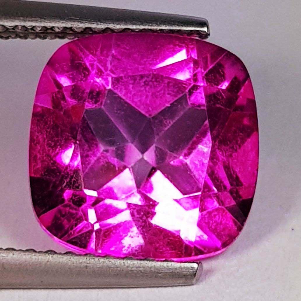 5.87 ctz Natural Pink Topaz: No Reserve! Title: 5.87 ctz Natural Pink Topaz Color/Clarity: Pink / VVS Gemstones: Topaz Carat Weights: 5.87 Size/Dimensions: 10.10 x 10.10 x 6.80 Additional Info: Square / Brazil / Coated Shipping: