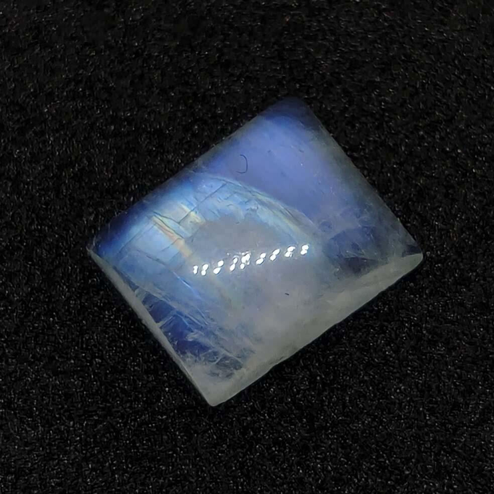 3.20 ct Natural White Rainbow Moonstone: No Reserve! Title: 3.20 ct Natural White Rainbow Moonstone Additional Information: Gemstones: Rainbow Moonstone Carat Weights: 3.20 ct Size/Dimensions:9.5 X 8 X 4 mm Origin : India Materials & Techniq