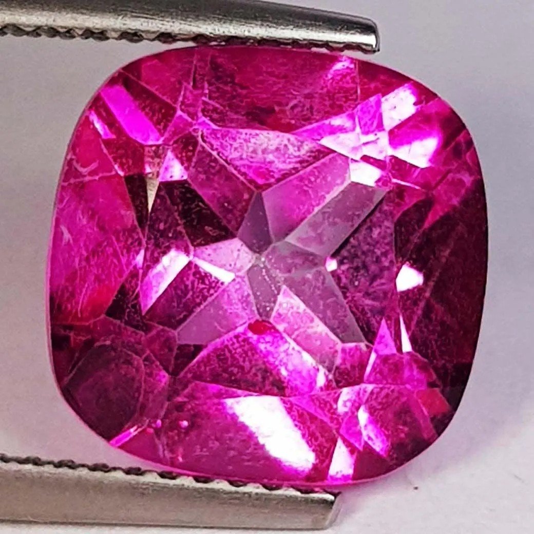 7.30 ctz Natural Pink Topaz: No Reserve! Title: 7.30 ctz Natural Pink Topaz Color/Clarity: Pink / VVS Gemstones: Topaz Carat Weights: 7.3 Size/Dimensions: 11.00 x 11.00 x 7.48 Additional Info: Square / Brazil / Coated Shipping:<