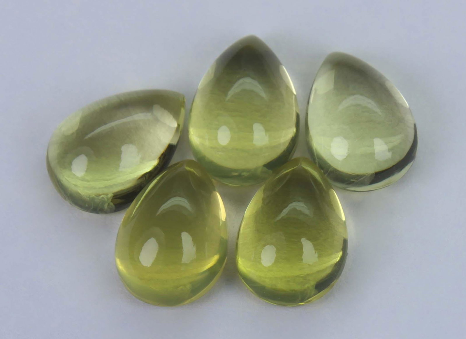 9.34 Cst Natural Lemon Lot: No Reserve! Title: 9.34 Cst Natural Lemon Lot Additional Information: Gemstone : Natural Lemon Shape and cut : Pear Cbochan Weight : 9.34 carats Measurements : 10.06x6.89x4.63 mm - 9.58x6.77x3.77 mm C