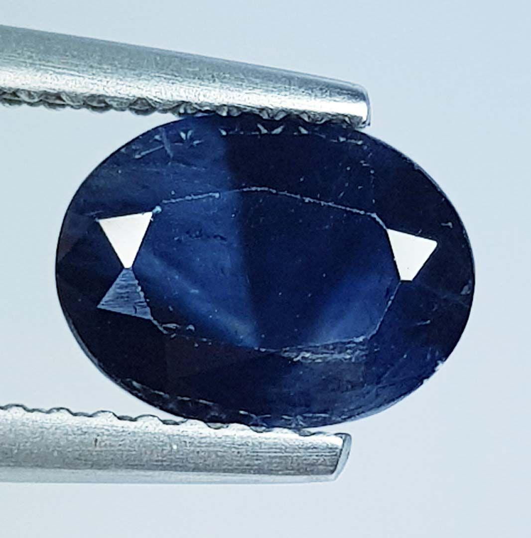 1.92 ct Natural Blue Sapphire (1 of 4)