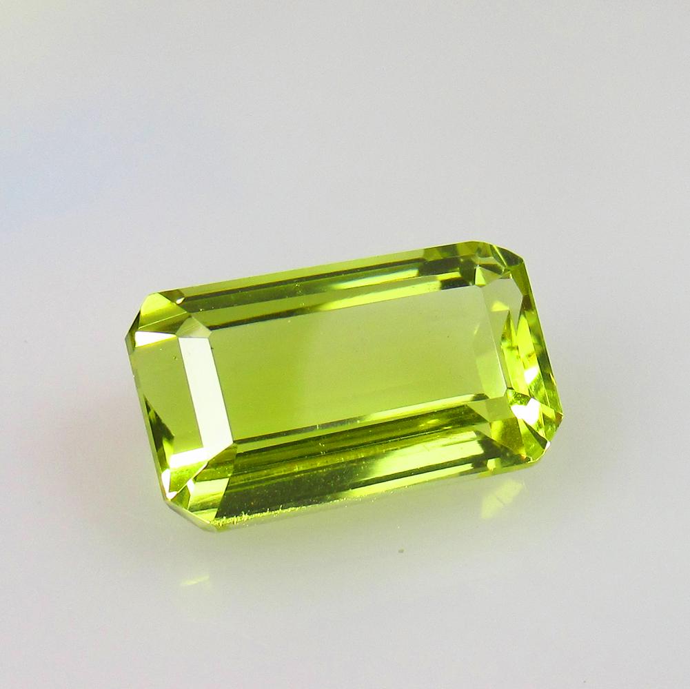 8.83 Ctw Natural Lemon Quartz Octagon Cut: No Reserve! Title: 8.83 Ctw Natural Lemon Quartz Octagon Cut Stone Clarity: VVS Gemstones: Natural Lemon Quartz Size/Dimensions: 8.83 Carat Weights: 15.70 x 9.30 x 7.30 mm Additional Information: Good