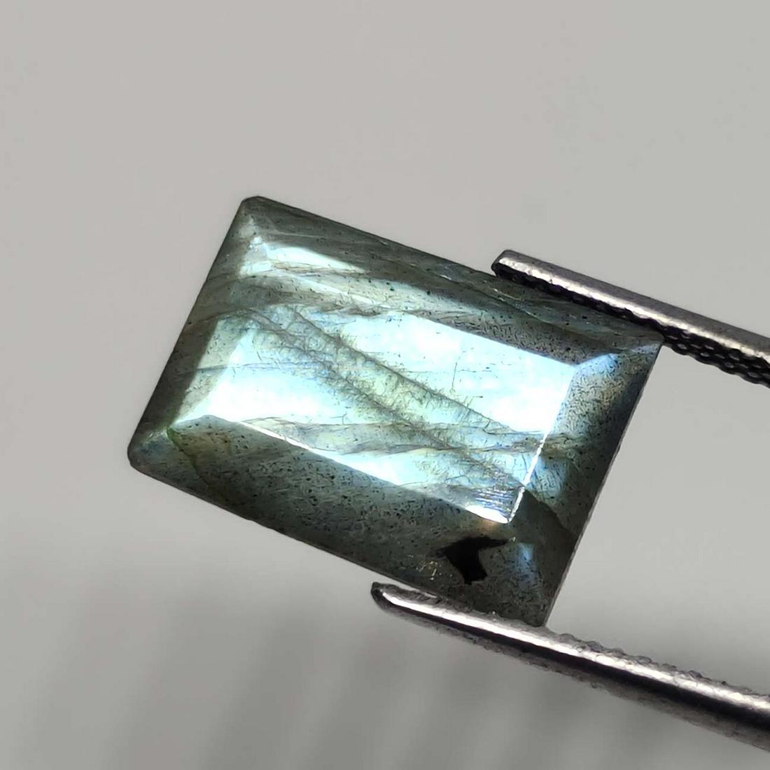 6.20 ct Natural Faceted Labradorite: No Reserve! Title: 6.20 ct Natural Faceted Labradorite Additional Information: Gemstones: Labradorite Carat Weights: 6.20 ct Size/Dimensions: 14 X 10 X 5 mm Origin : Labrador Materials & Techniques: L