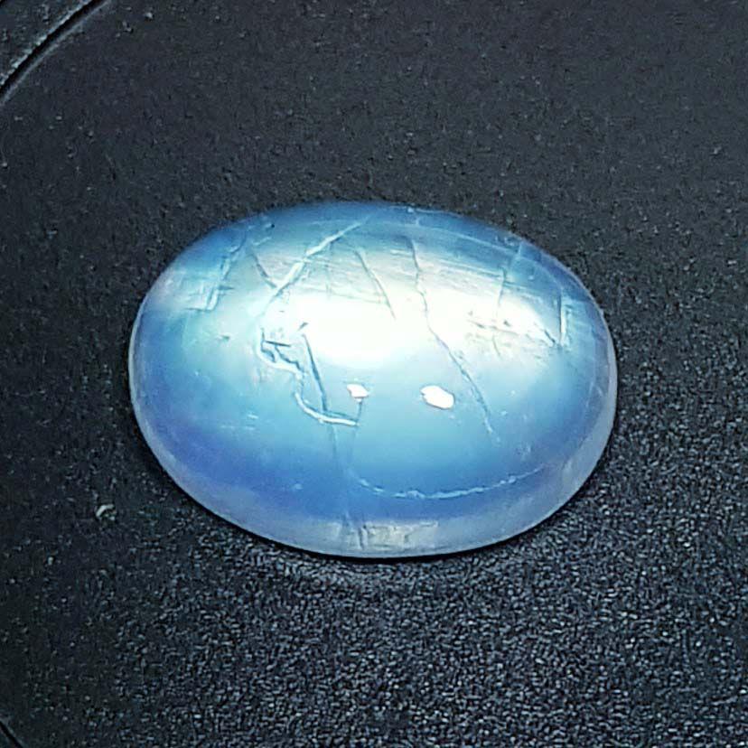 7.93 ctz Natural Royal Blue Moonstone: No Reserve! Title: 7.93 ctz Natural Royal Blue Moonstone Color/Clarity: Royal Blue / Transparent Gemstones: Moonstone Carat Weights: 8.96 Size/Dimensions: 15.40 x 11,50 x 5.70 Additional Info: Oval /