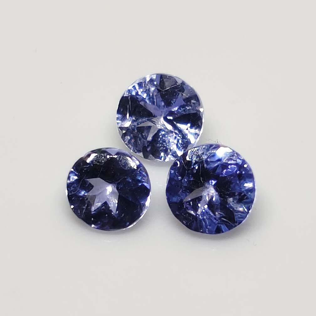 0.65 ct Natural Tanzanite Lot: No Reserve! Title: 0.65 ct Natural Tanzanite Lot Additional Information: Gemstones: Tanzanite Carat Weights: 0.75 ct Size/Dimensions: 4 X 4 X 2 mm Materials & Techniques: Tanzanite Shipping: Domestic: