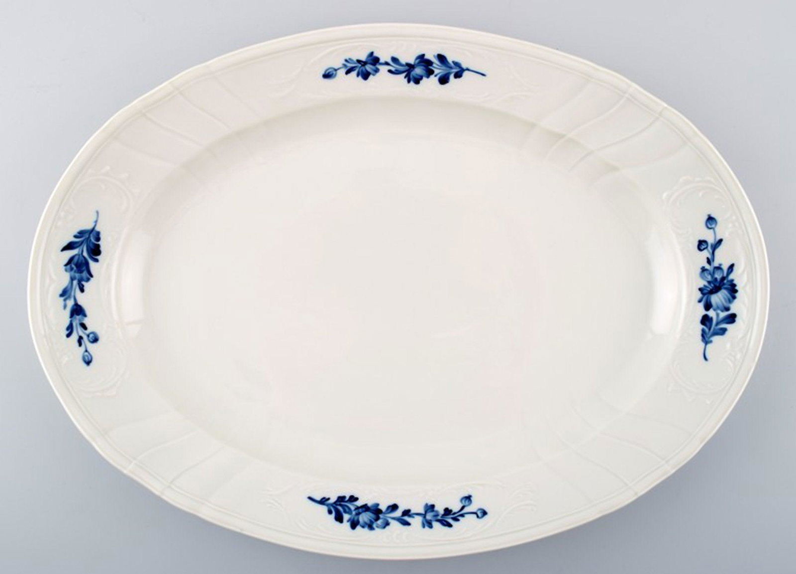 Royal Copenhagen Blue Flower Juliane Marie, large serving dish. (1 of 2)