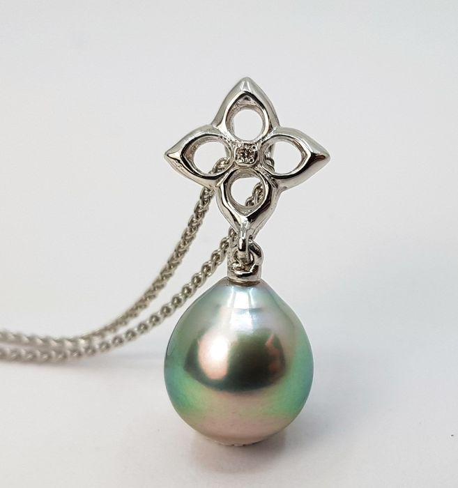 10x11mm Silvery Tahitian Pearl Drop - 14 kt. White gold - Pendant - 0.01 ct: Title: 10x11mm Silvery Tahitian Pearl Drop - 14 kt. White gold - Pendant - 0.01 ct Description: Emerging from the tropical lagoons of French Polynesia, this pearl has been selected for its natural bea