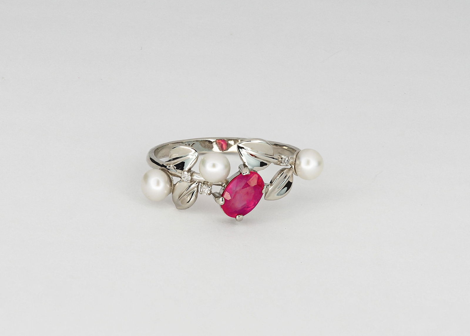 14 karat white gold ring with ruby, pearls and diamonds. July birthstone. Size: 17 mm (US - 6.5) (1 of 12)