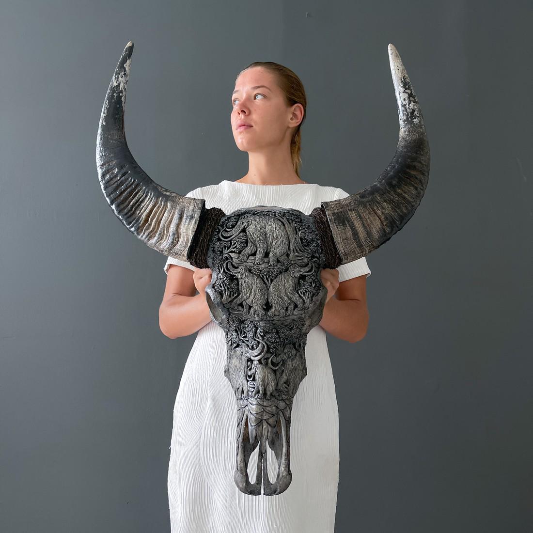 Grey Water Buffalo skull - Mammoth: Title: Grey Water Buffalo skull - Mammoth Origin: Indonesia Date/Period: 2021 Materials: Bone, Horn, Bubalus Bubalis Dimensions: H: 82 cm / 32.2 inches W: 62 cm / 24.4 inches Additional Information: T