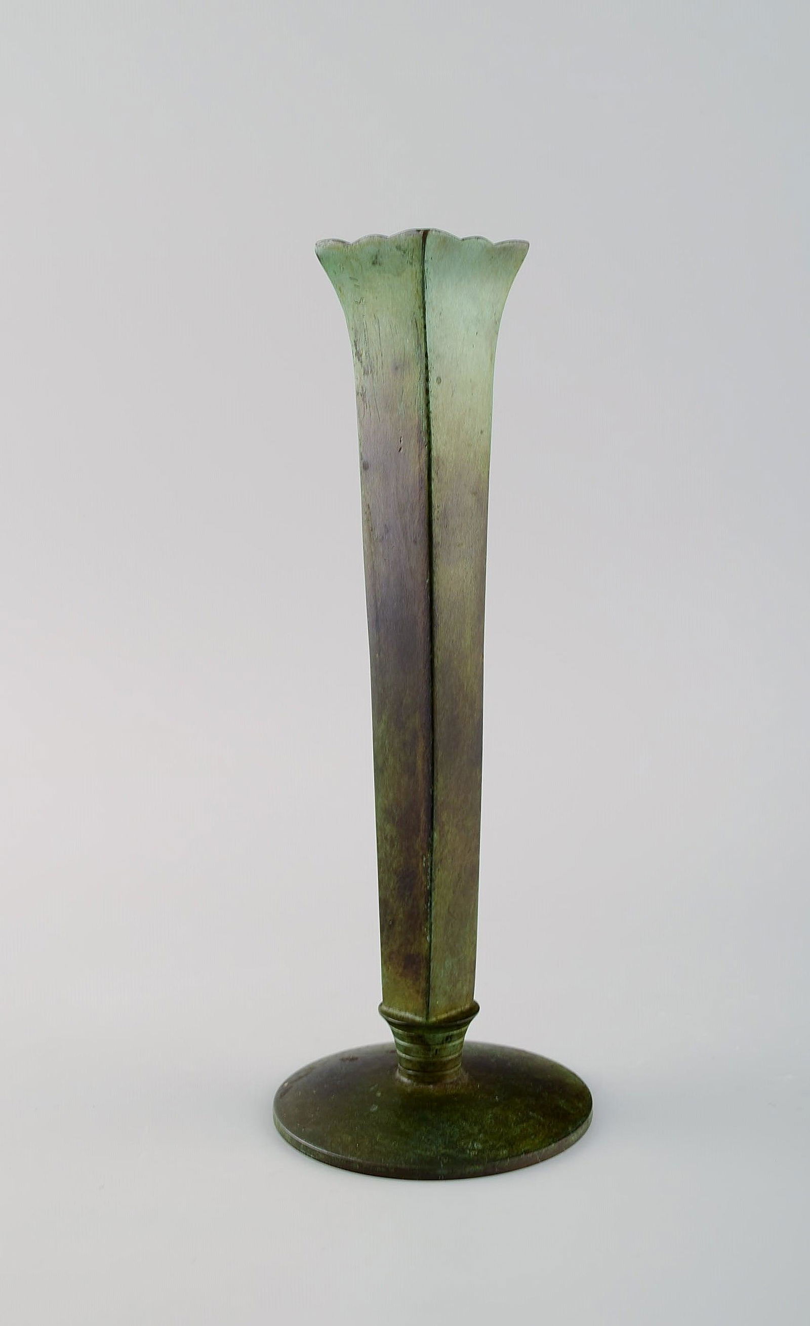 GAB (Guldsmedsaktiebolaget). Art deco vase in bronze. 1930s / 40s. Model 512. (1 of 7)