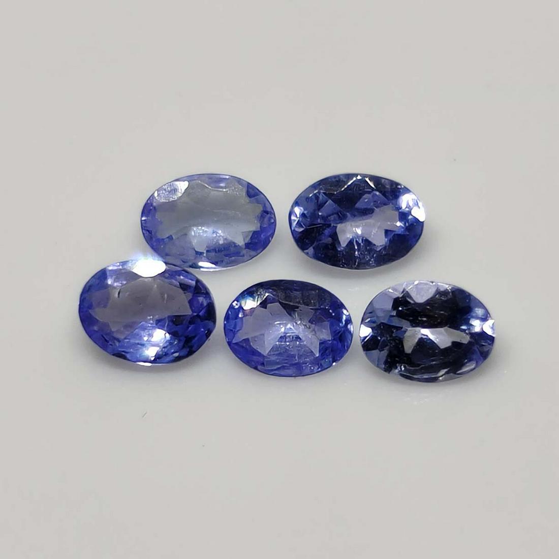0.90 ct Natural Tanzanite Lot: No Reserve! Gemstones: Tanzanite Carat Weights: 0.90 ct Size/Dimensions: 4 x 3 mm Shipping: Domestic: Flat-rate of $7.00 to anywhere within the contiguous U.S. International: Foreign shipping rates ar