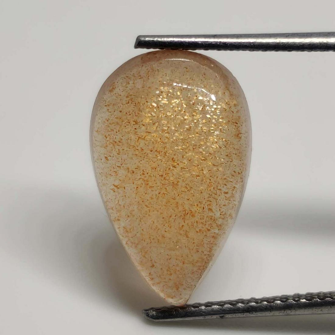 5.80 ct Natural Sunstone: No Reserve! Gemstones: Sunstone Carat Weights: 5.80 ct Size/Dimensions: 16 X 10 X 6 mm Shipping: Domestic: Flat-rate of $7.00 to anywhere within the contiguous U.S. International: Foreign shipping rat