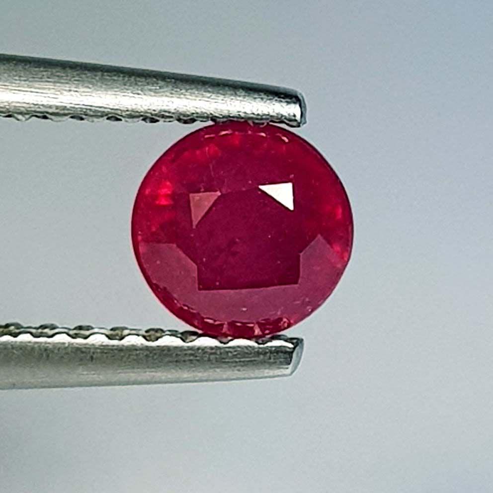 1.03 ctz Natural Ruby: No Reserve! Title: 1.03 ctz Natural Ruby Color/Clarity: Pinkis Red / VVS Gemstones: Ruby Carat Weights: 1.03 Size/Dimensions: 5.30 x 5.30 x 4.10 Additional Information: Round / Burma Shipping: Domes