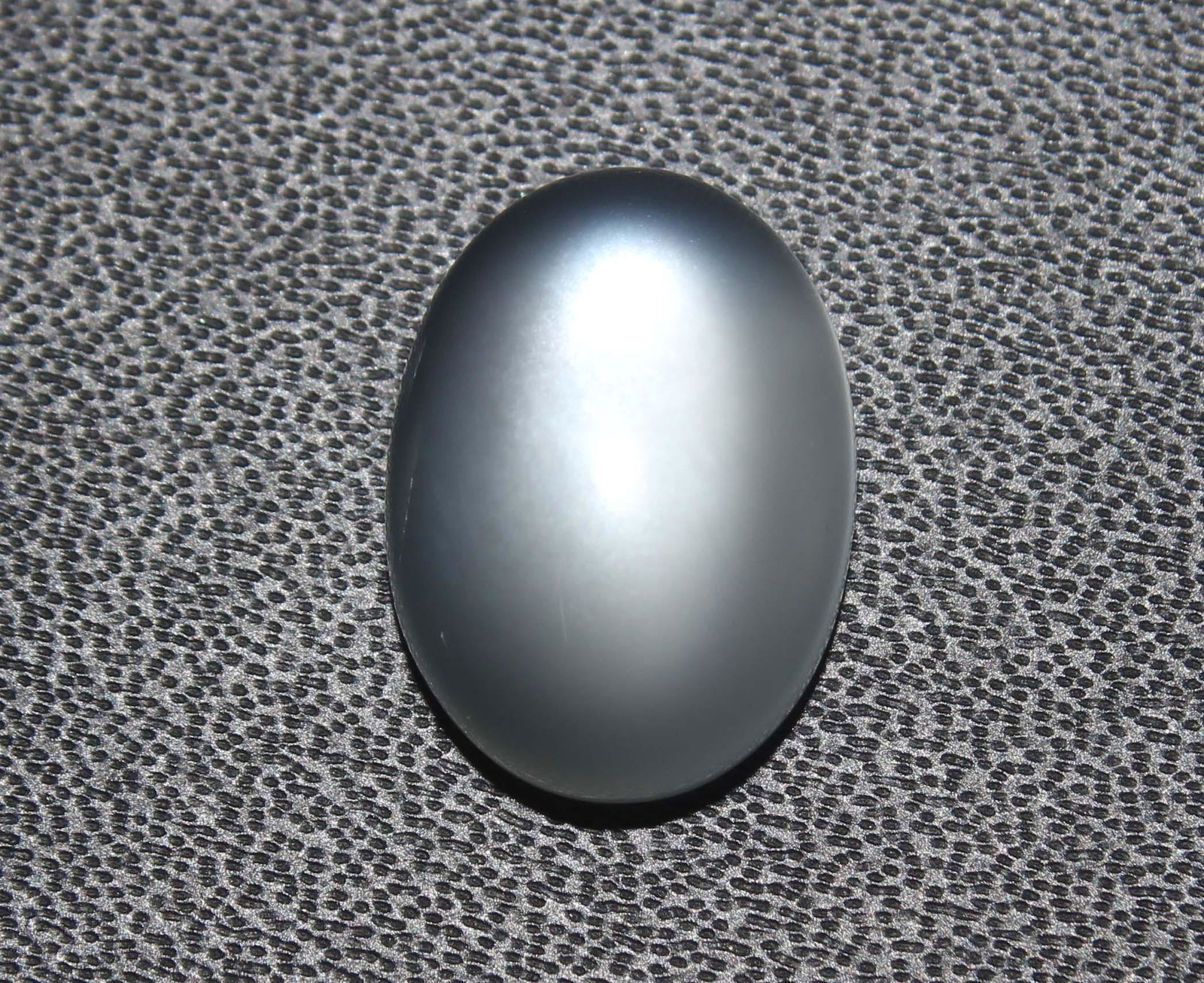 5.67 Cts Natural Moonstone: No Reserve! Title: 5.67 Cts Natural Moonstone Additional Information: Gemstone : Natural Moonstone Shape : Oval Cabochan Weight : 5.67 Carats Measurements : 13.34x9.86x5.50 mm Color : White Transpranc