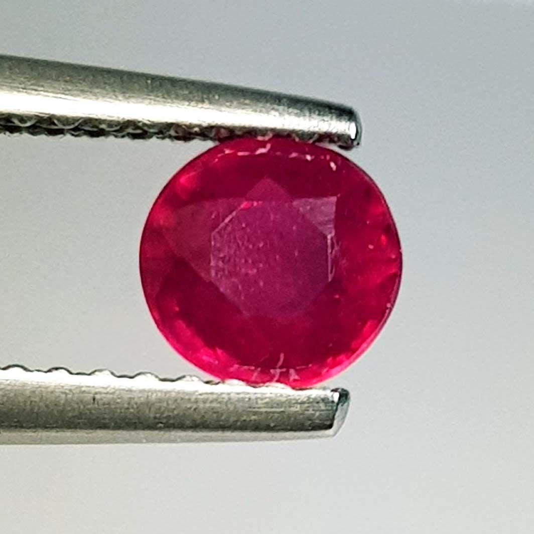 0.88 ctz Natural Ruby: No Reserve! Title: 0.88 ctz Natural Ruby Color/Clarity: Pinkis Red / VVS Gemstones: Ruby Carat Weights: 0.88 Size/Dimensions: 5.10 x 5.10 x 3.40 Additional Information: Round / Burma Shipping: Domes