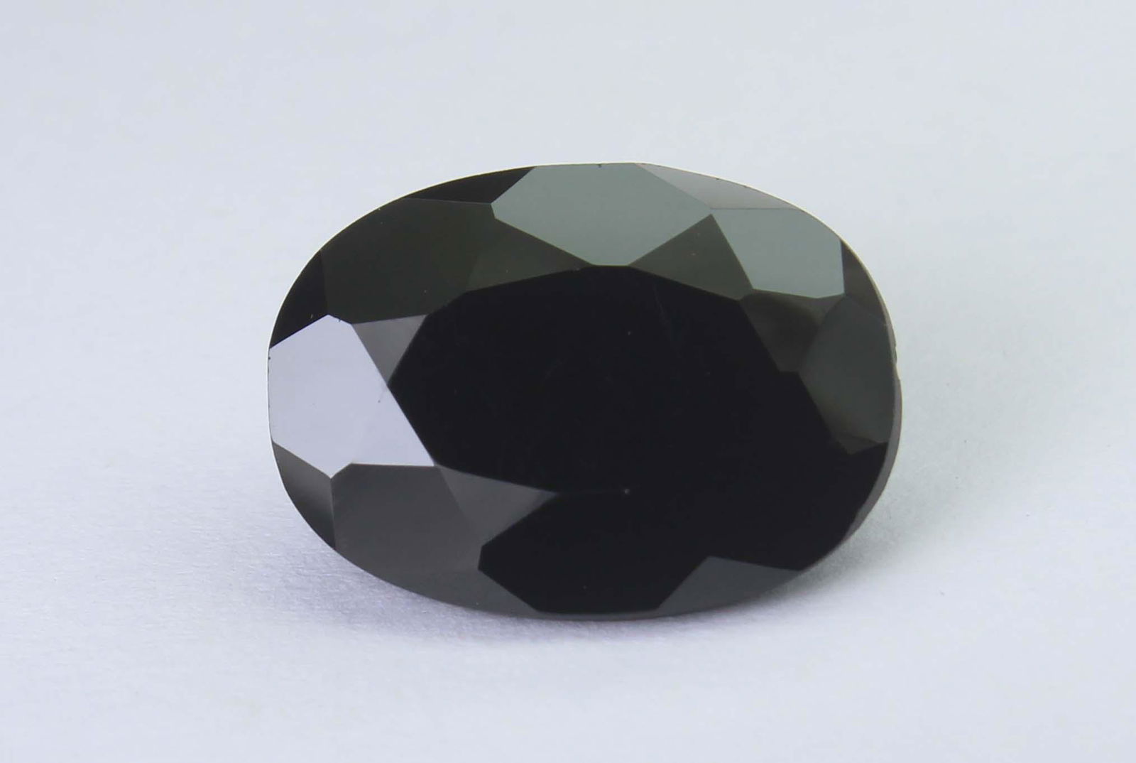 15.14 Cts Natural Black Spinel: No Reserve! Title: 15.14 Cts Natural Black Spinel Additional Information: Gemstone : Natural Black Spinel Shape and cut : Oval Cut Weight : 15.14 Carats Measurements : 18x13 mm Color : Black Transpran