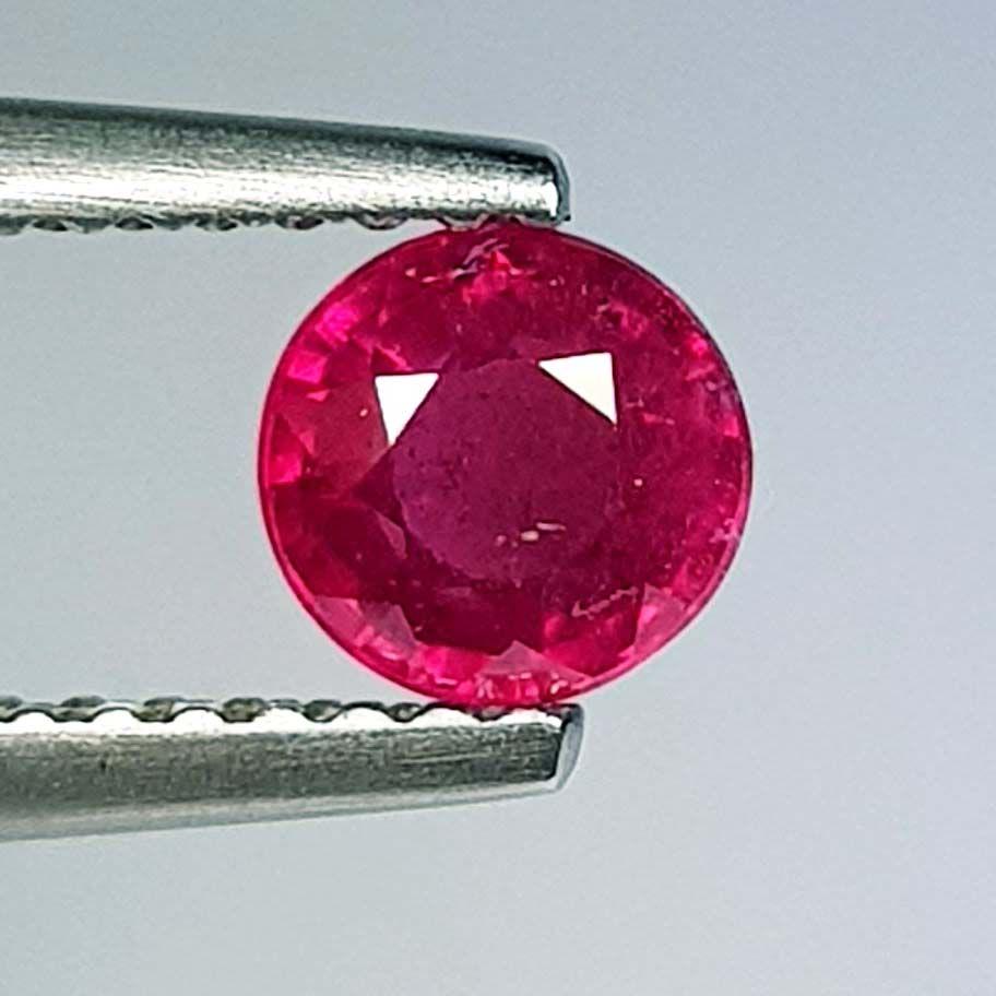 0.83 ctz Natural Ruby: No Reserve! Title: 0.83 ctz Natural Ruby Color/Clarity: Pinkis Red / VVS Gemstones: Ruby Carat Weights: 0.83 Size/Dimensions: 5.00 x 5.00 x 3.30 Additional Information: Round / Burma Shipping: Domes