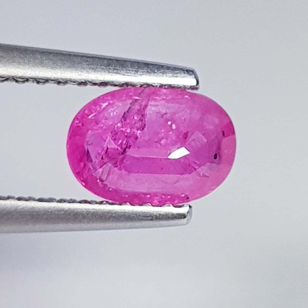 0.94 ctz Unheated Natural Burma Ruby: No Reserve! Title: 0.94 ctz Unheated Natural Burma Ruby Color/Clarity: Pink / VS Gemstones: Ruby Carat Weights: 0.94 Size/Dimensions: 7.00 x 5.00 x 2.60 Additional Information: Oval / Burma Shipping: