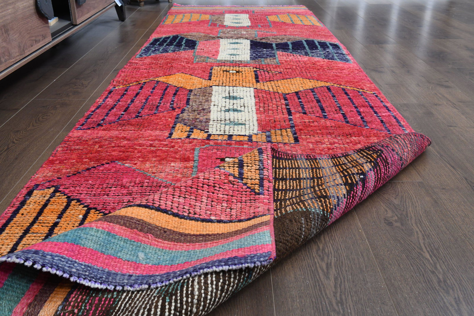 3'2x9'6 ft, PINK AND GREEN, Turkish Runner Rug, Flatweave, Handmade Rug: Title: 3'2x9'6 ft, PINK AND GREEN, Turkish Runner Rug, Flatweave, Handmade Rug Date/Period: 1960 - 1970 Origin: Turkey Dimension: 97x293=284 CM - 3'2 x 9'6 FT. Materials: Wool and Cotton Provenance: T