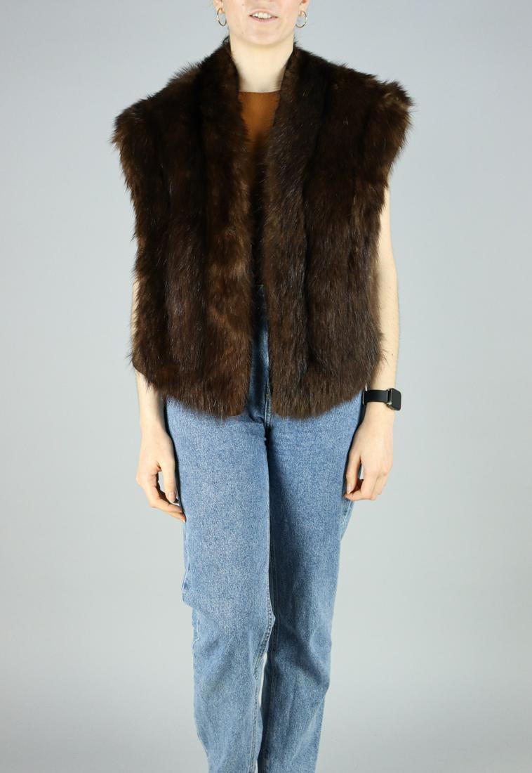 BROWN FLUFFY MINK CAPE / STOLE EU: M; US: 12: Title: BROWN FLUFFY MINK CAPE / STOLE EU: M; US: 12 Description: Aproximate size- EU: M; US: 12 : Important details: Length: 70cm/27.56in -Shoulders width:52cm/20.47in -Sleeve Length:0cm/0in -Bust siz