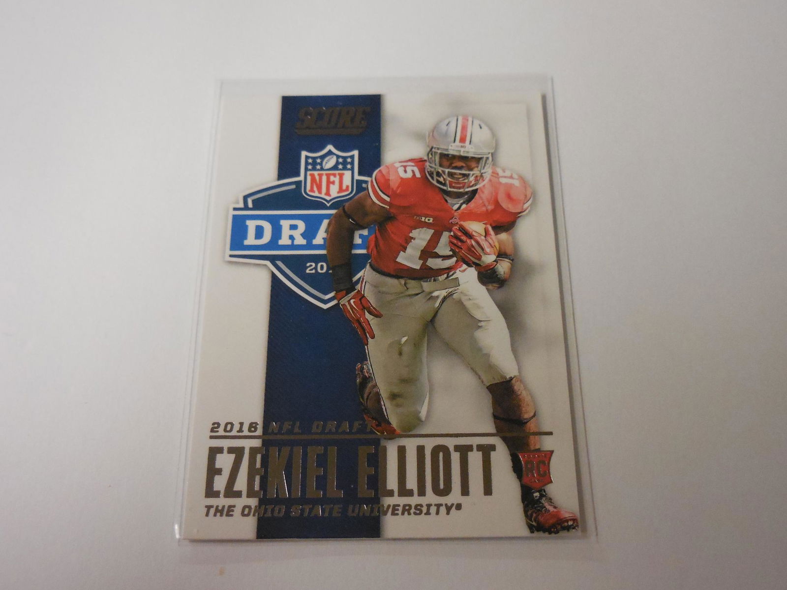 16 SCORE EZEKIEL ELLIOTT ROOKIE CARD (1 of 2)