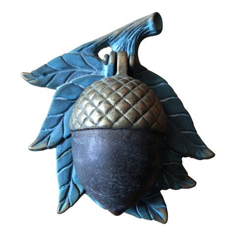brass acorn doorknocker: Beautiful brass acorn door knocker with matching screws. Perfect to add a little fall curb appeal to your home. Measures 6“ x 5“ x 1.5“ Reserve: $60.00 Shipping: Domestic: Shipping r