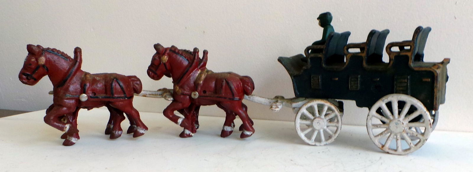 Vintage Cast Iron 4 Horse Drawn Coach Wagon: Title: Vintage cast iron 4 horse drawn coach wagon Provenance/Additional Info: Vintage cast iron 4 horse drawn coach wagon - Condition: good Shipping: Domestic: Flat-rate of $20.00 to anywhere within