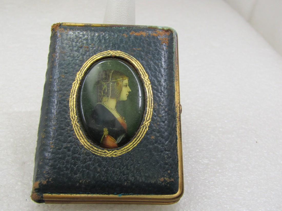 Antique Compact 1930's, Mondaine of New York, USA, Woman on Cover (1 of 8)