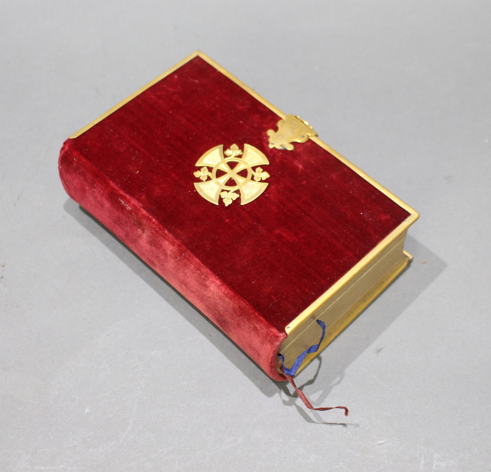 Fine 19th c. Velvet & Ormolu Bound The Missal For Use of the Laity Charles Dolman, London 1850: Title: Fine 19th c. Velvet & Ormolu Bound The Missal For Use of the Laity Charles Dolman, London 1850 Description: Fine 19th c. Velvet & Ormolu Bound. The Missal for the use of the Laity with The Mass