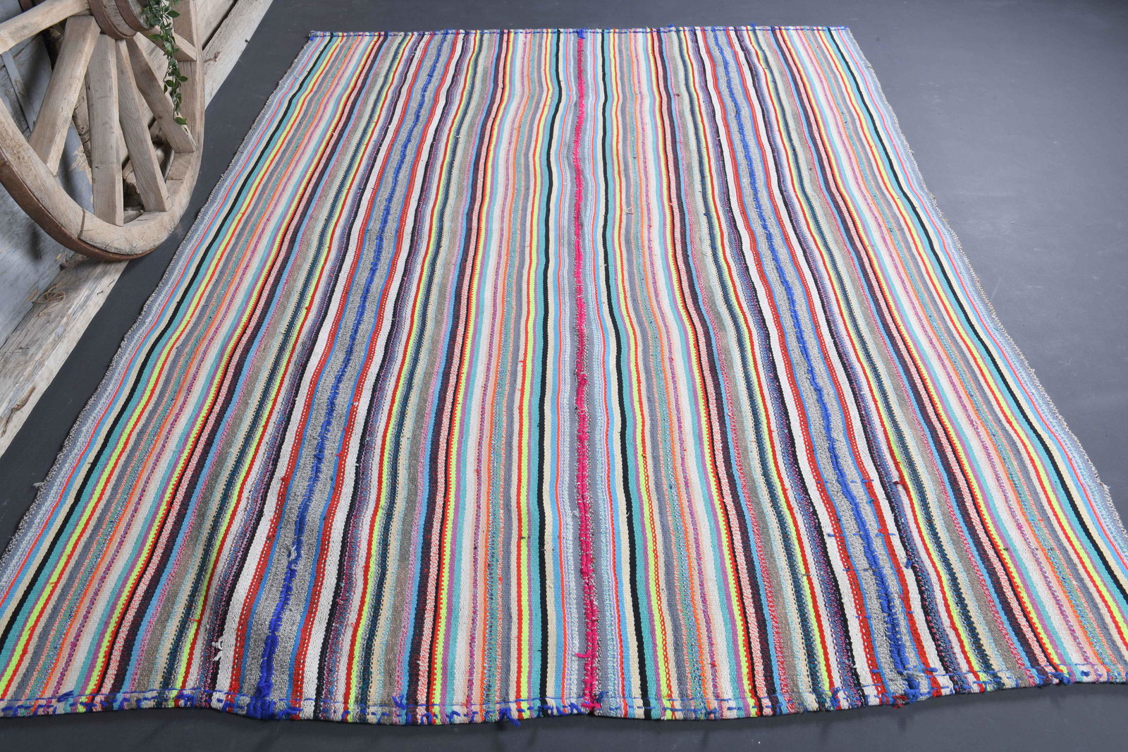 5x6 ENTRYWAY TURKISH, Antique Rug, Kilim Flatweave Natural: Title: 5x6 ENTRYWAY TURKISH, Antique Rug, Kilim Flatweave Natural Date/Period: 1960 - 1970 Origin: Turkey Dimension: 4.8 x 6.4 feet ▕ 145x194=281 cm2 Materials: Wool and Cotton Provenance: This