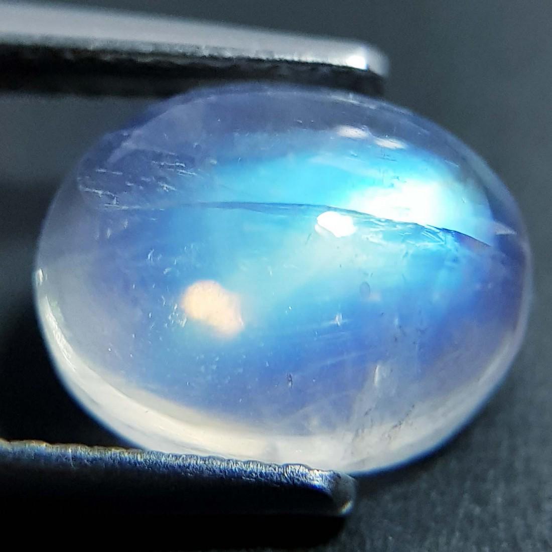 3.85 ct Natural Royal Blue Moonstone: No Reserve! Title: 3.85 ct Natural Royal Blue Moonstone Color/Clarity: Blue / VS Gemstones: Moonstone Carat Weights: 3.85 Size/Dimensions: 10.80 x 8.90 x 5.20 Additional Information: Oval / India Ship