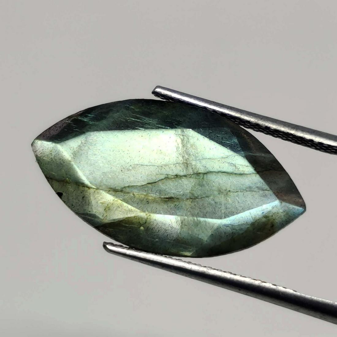 9.85 ct Natural Faceted Labradorite: No Reserve! Gemstones: Labradorite Carat Weights: 9.85 ct Size/Dimensions: 22 X 12 X 6.5 mm Origin : Labrador Shipping: Domestic: Flat-rate of $7.00 to anywhere within the contiguous U.S. Internationa