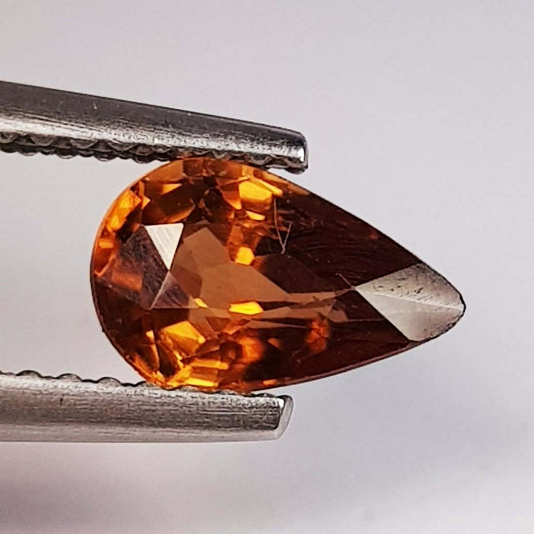 1.31 ct Natural Zircon Pear Cut: No Reserve! Title: 1.31 ct Natural Zircon Pear Cut Color/Clarity: Orange / VVS Gemstones: Zircon Carat Weights: 1.31 Size/Dimensions: 8.30 x 5.30 x 3.50 Additional Information: Pear - Cambodia Shippin