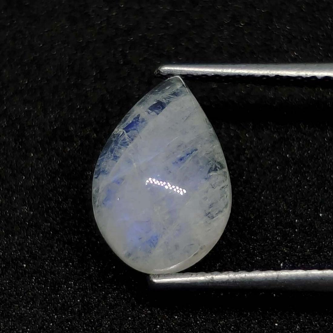 3.20 ct Natural White Rainbow Moonstone: No Reserve! Gemstones: Rainbow Moonstone Carat Weights: 3.20 ct Size/Dimensions:11 X 8 X 4 mm Origin : India Shipping: Domestic: Flat-rate of $7.00 to anywhere within the contiguous U.S. International