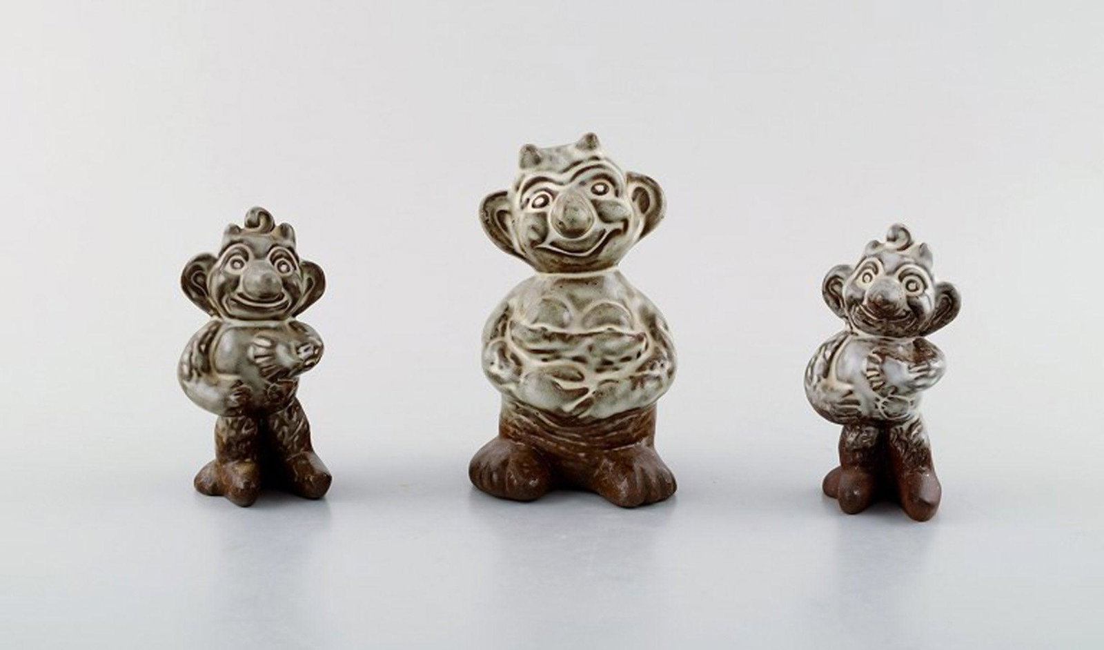 Michael Andersen Ceramics from Bornholm. Three hand-painted figures. Designed by Ludvig Mahler.: Michael Andersen Ceramics from Bornholm. Three hand-painted figures. Designed by Ludvig Mahler. "Krøllebølle"-family. Largest measures: 11 cm x 8 cm. Perfect condition. Reserve: $95.00 Shipp