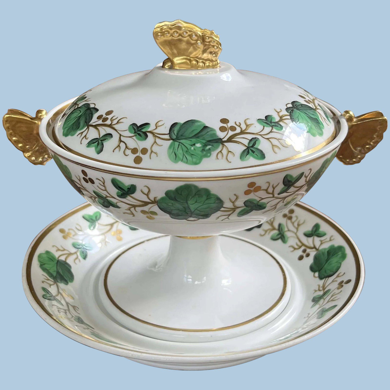 1st Period Spode Porcelain Sauce Tureen: Title: 1st Period Spode Porcelain Sauce Tureen Description: This is a Spode footed sauce tureen made in the Spode Staffordshire in Stoke-on-Trent at about 1826. It is pattern number 2766.; It is entir